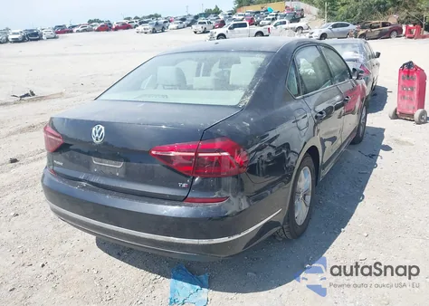 2018 Volkswagen Passat 2.0T R-Line/2.0T S z USA, uszkodzony, nr VIN 1VWAA7A3XJC027187
